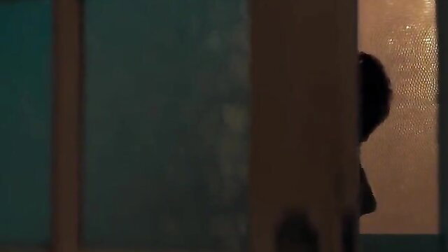 Leticia Colin silhouette in sexy doorway scene from A Porta ao Lado nudity episode