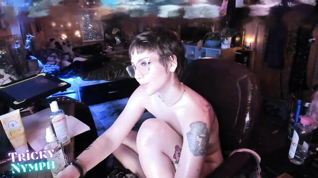 Cute short haired nymph streams nude on Chaturbate with glasses