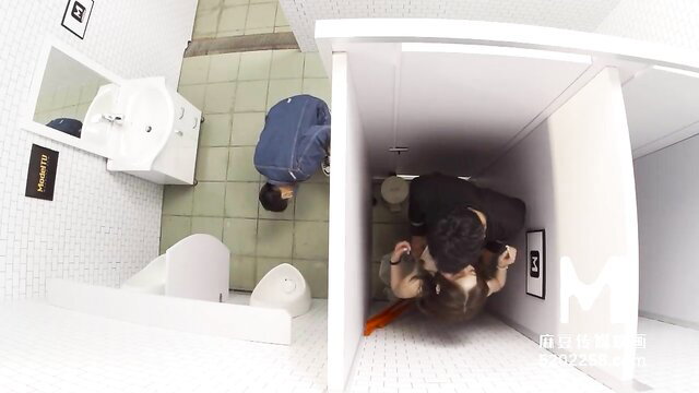 Lin Xiang horny toilet fuck in public stall MDWP-0022