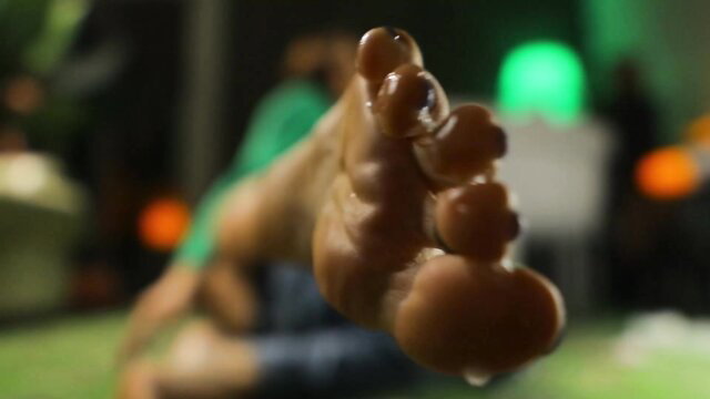 g_ia's oiled bare feet closeup tease, Chaturbate solo foot fetish