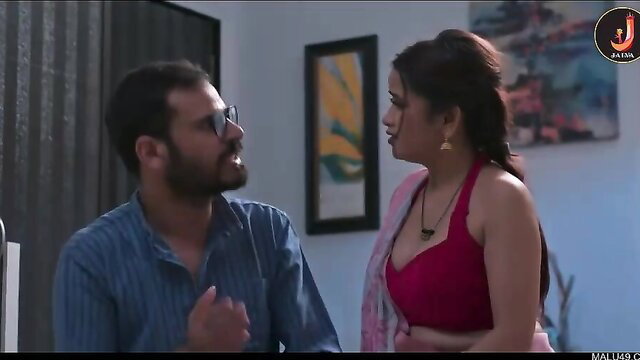 Indian ex-gf in red saree blouse chats intimately with man, hot cleavage tease