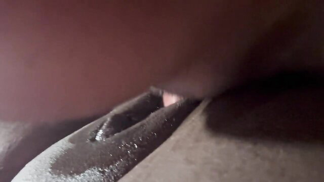 Closeup of wet pussy getting creampied by thick cock in hardcore amateur vid