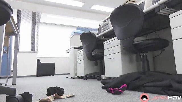 Satomi Suzuki & Upchiharu strip naked horny in office JAV