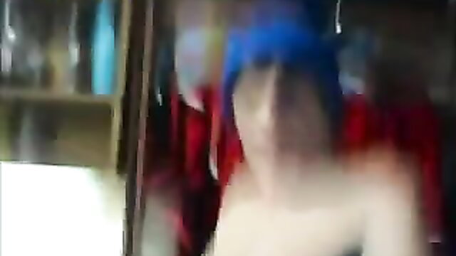 Fit twink in blue hat jerks off and shoots load closeup