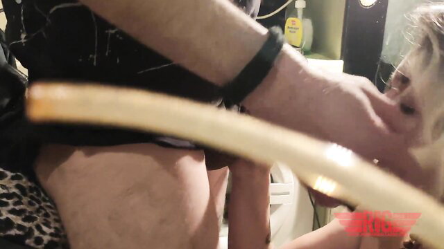 Rosario Gallardo deepthroats Leo Valentino's cock in submissive Valentine's BJ