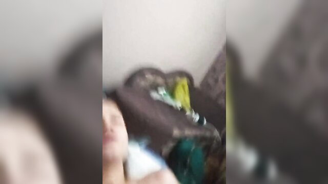 Homemade amateur couple fucking 18yo beauty on bed