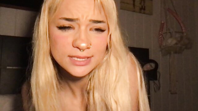 Blonde teen sweet_shariiii pouts with nose ring, cute Aussie face closeup