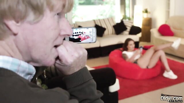 Hot teen on phone blows old grandpa in living room