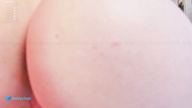 Mollyflwers thick white ass closeup in camshow tease