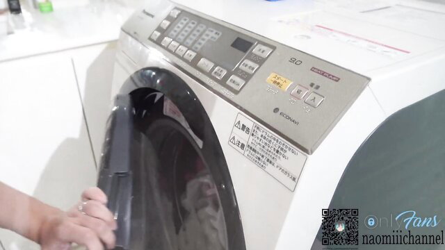 Naomiii bends over washing machine, hand in drum, sexy laundry search