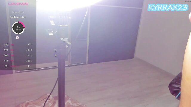 Kyrrax23 amateur camgirl closeup in lingerie, teasing blowjob pose