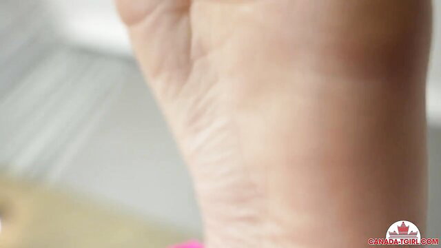 Ruby O’Reilly closeup bare foot sole, CANADA TGIRL pink toes