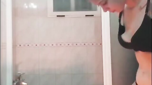Busty MILF in black bra caught nude after bath by son