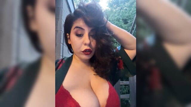 holyeroticss curvy Arab babe in red bra showing massive cleavage