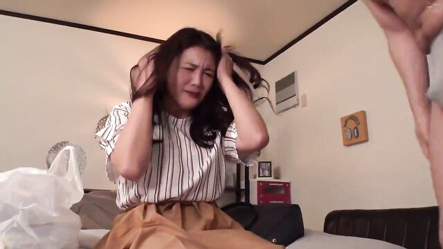 Yuriko grabs hair crying in distress, JAV amateur scene