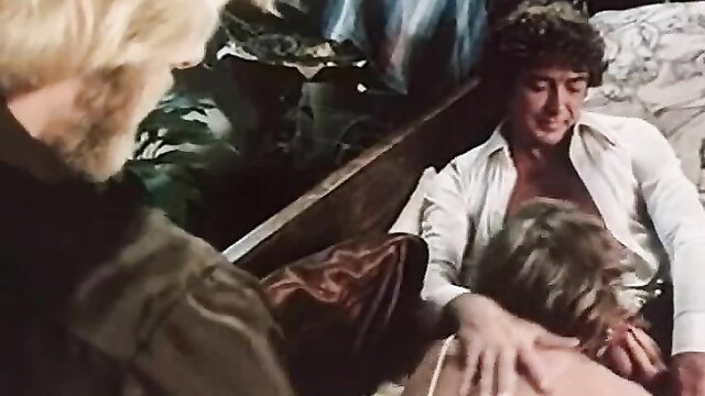 Vintage gay threesome with blondes in Die Hasen von San Francisco