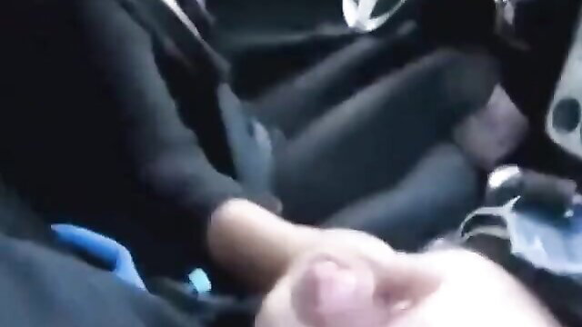 Female Uber driver gives passenger handjob in car