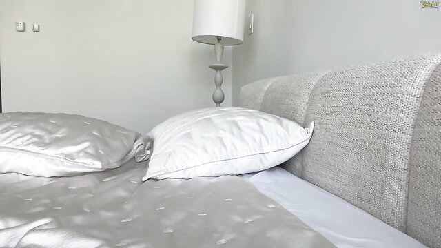 mayaxxhill sexy Chaturbate tits tease on bed, September 2025