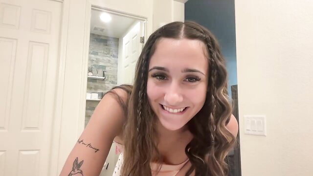 Graceyrose sexy skinny Chaturbate camgirl smiling in bathroom