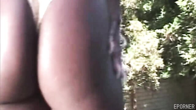 Big black MILF's huge round ass in hot amateur outdoor porn