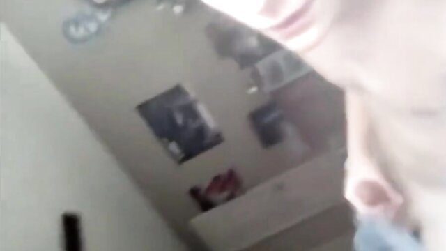 Slick twunk films himself stroking cock in mirror selfie