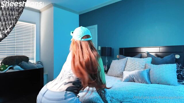 Bishoujomom twerking thick ass in bedroom, redhead OnlyFans tease