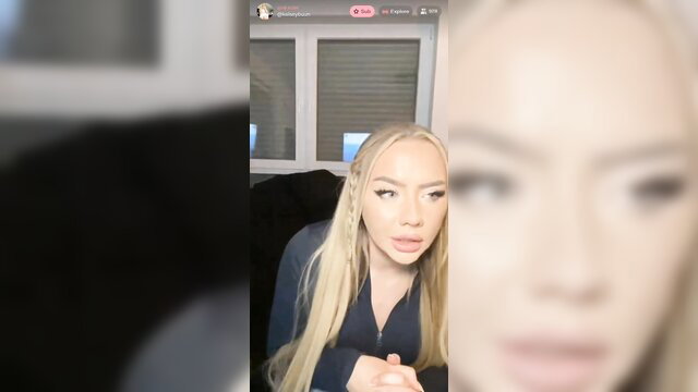 Blonde Kaiseybuun teases in tight yoga leggings closeup