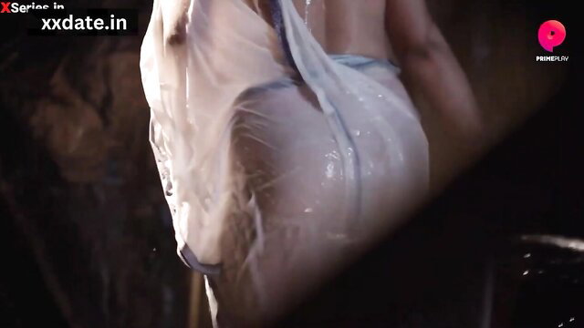 Indian chunky MILF in wet transparent saree showing huge ass