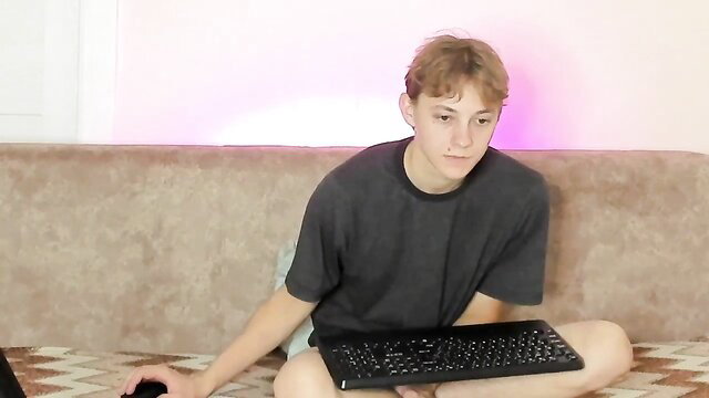 Mike_bd18 eager young twink sits legs spread holding keyboard on Chaturbate
