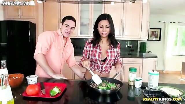 Jade Jantzen cooking topless in kitchen with boyfriend Reality Kings