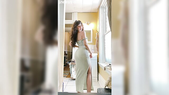 Lilgigibelle in sexy slit dress, curvy ass view OnlyFans leak
