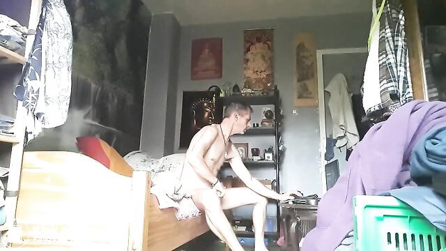 Skinny Arab twink 19yo Algerienne nude on bed laptop cam solo