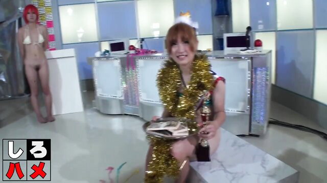 Japanese amateur Heydouga gangbang winner nude with trophy, creampie groupsex