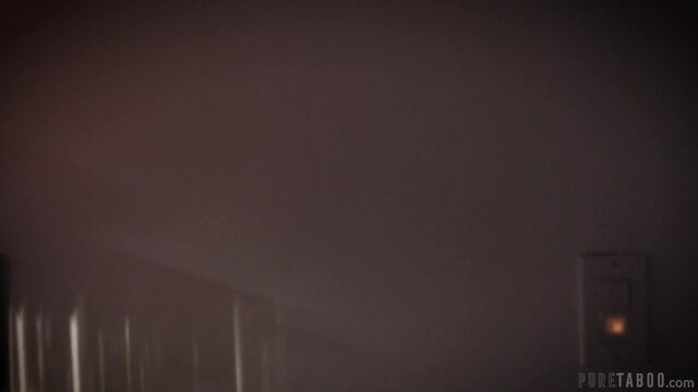 Evelyn Claire & Chanel Preston hot threesome action