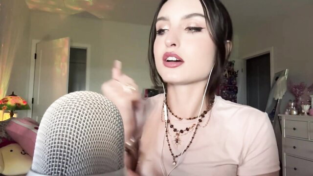 Beebee ASMR sexy upclose whisper XL nail tapping on mic