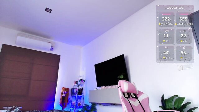 Juicyshow camgirl in pink gaming chair, live Chaturbate redhead show