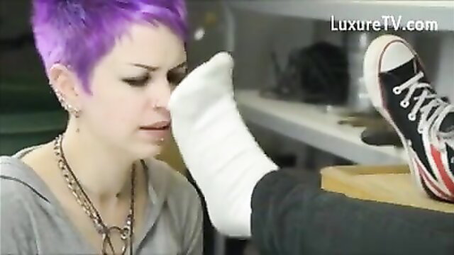 Purple-haired young lesbian sniffing white socked feet in Converse