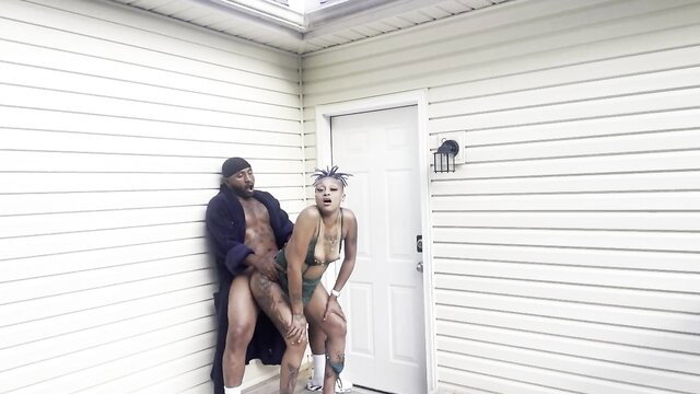 BlazeHound fucks QueenDiamondXXX outdoors by the door hot couple