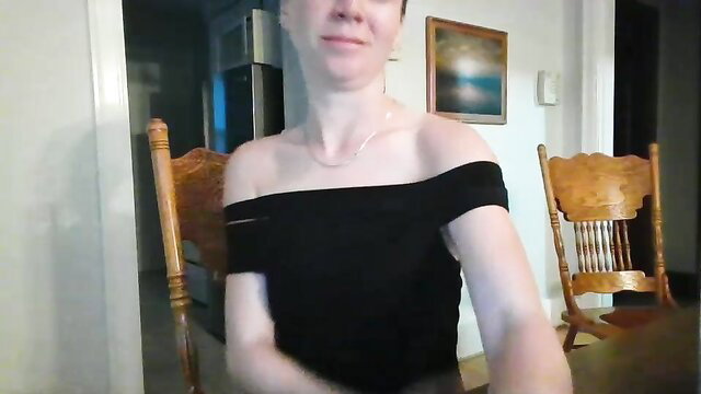 Hfwilso camgirl in sexy black off-shoulder top, smiling amateur tease