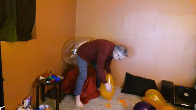 Old daddy pops orange balloons barefoot in wild fetish fuck fest