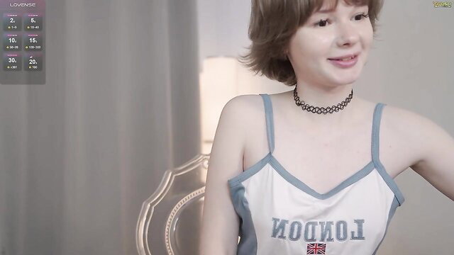 Misska__ cute bob haircut teen in tank top smiles seductively