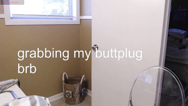 Julianaxxxrose grabs her big ass buttplug in bathroom brb Chaturbate