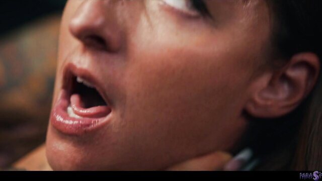 Connie Perignon screaming in ecstasy closeup, Parasited XXX