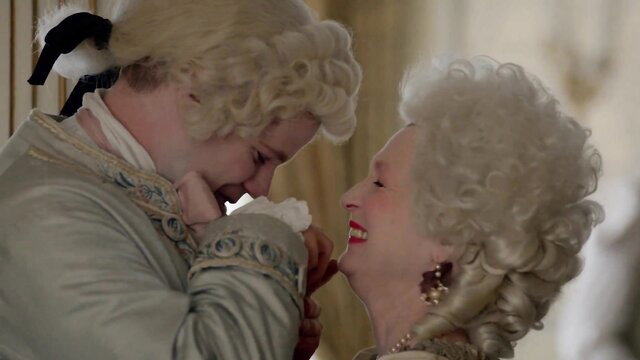 Jessica Brown Findlay and Holli Dempsey in intimate 18th century kiss, Harlots