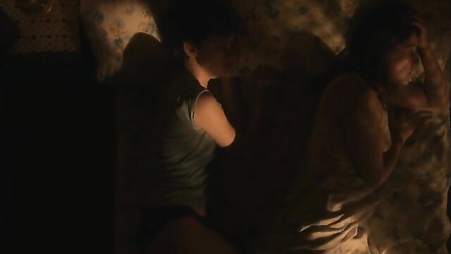 Alícia Falcó and Elena Tarrats nude tits in bed - Las buenas compañías (2023)
