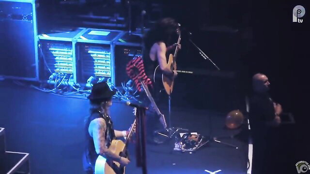 Foxy redhead rockstar bombshell flashes huge tits on stage