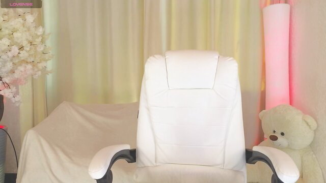 _b00bss_ camgirl in white chair, big boobs tease, young natural beauty