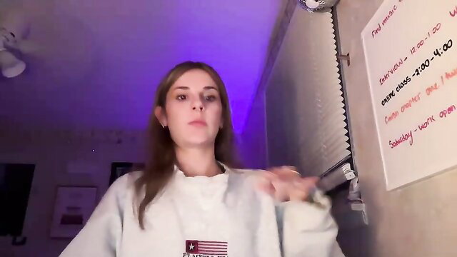 Ros3210 Chaturbate leaked video thumbnail - pretty cam girl in hoodie gesturing
