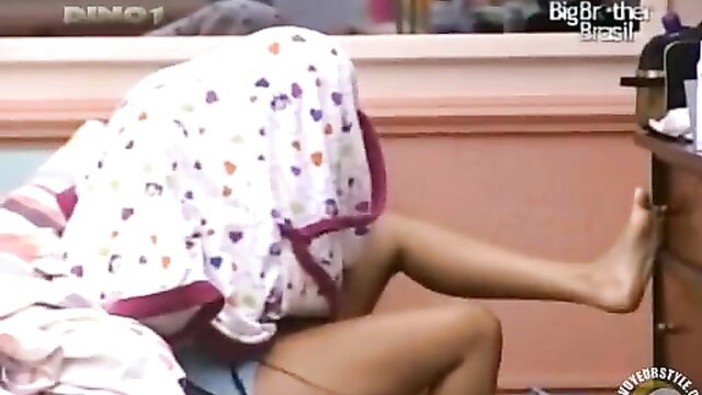 Big Brother babe caught changing into swimsuit, nude ass up