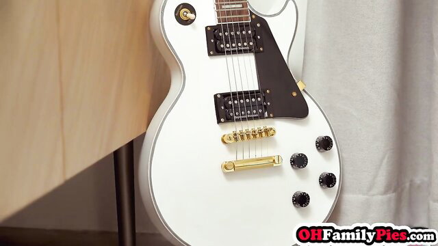 River Lynn white Gibson Les Paul guitar tease